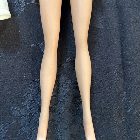 Barbie Fashion Queen doll with total bubble cut wig and black label blue top - Picture 7 of 12